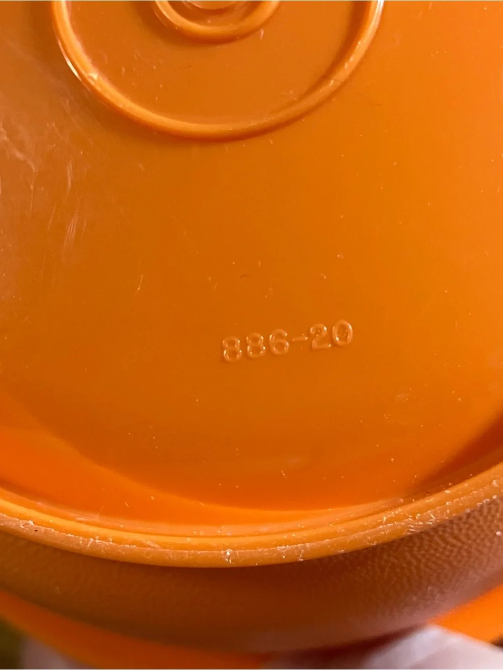 Vintage Tupperware Harvest Orange Servalier Bowl #886-20 With Starburst Lid USA